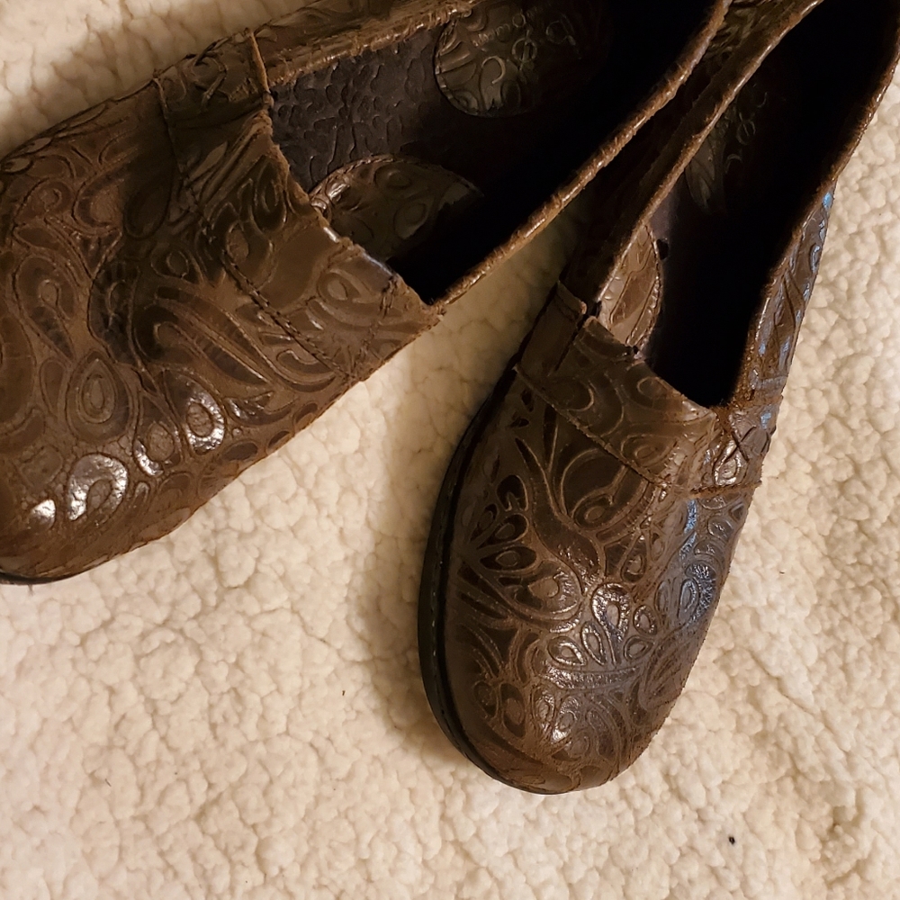 Shoes - Picture 2 of 5